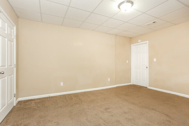 Building Photo - 524 Legacy Park Dr