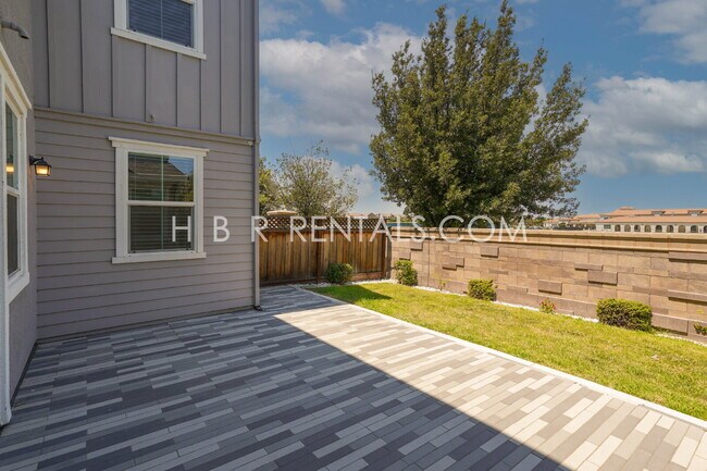 Building Photo - Modern 4-Bedroom Retreat in Mountain House...