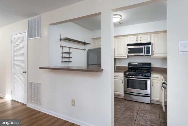 Building Photo - 206 Salem Ct