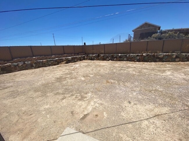 Building Photo - **232 Woodham Ave Barstow** Beautiful Spac...