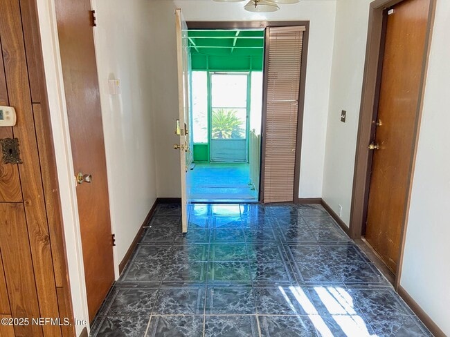 Building Photo - 1120 Bluehill Dr N