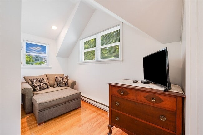 Building Photo - 5 White Way