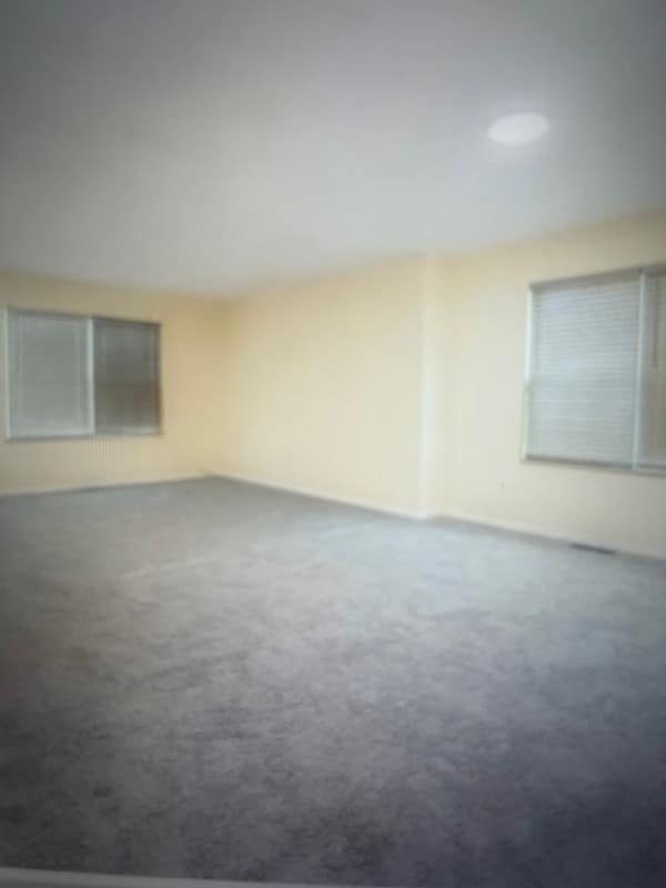 Building Photo - 569 E 101st St