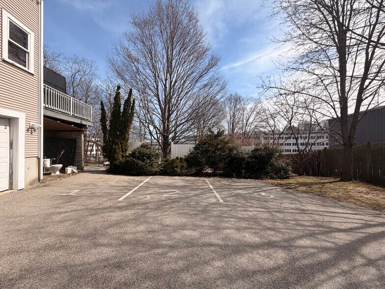 Building Photo - 532 East St