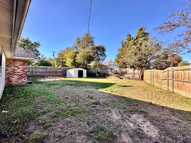 Building Photo - 3 Bed Home OKC - Move in Deposit-Free! (If Qualified)