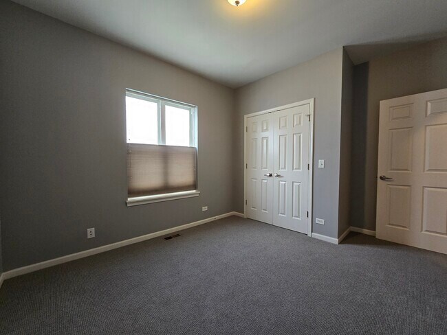 Building Photo - 1844 N Lockwood Ave