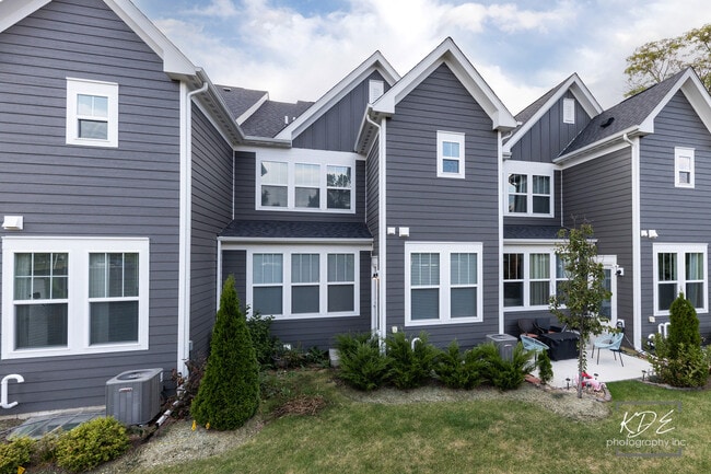 Building Photo - 2110 Weatherbee Ln