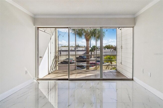 Building Photo - 2302 S Manhattan Ave