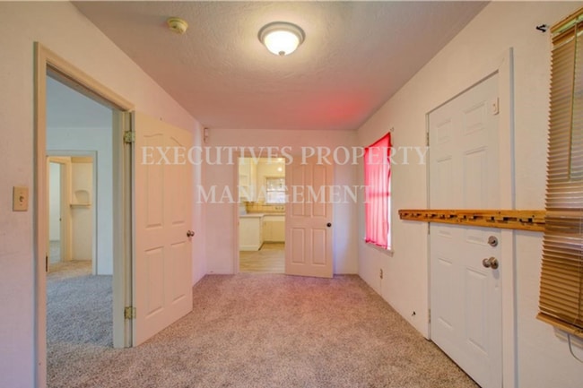 Building Photo - 859 W 21st St