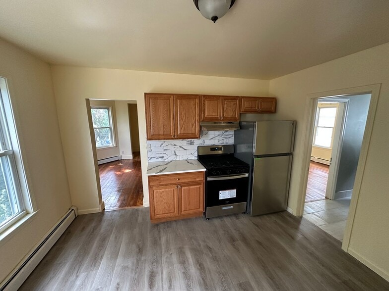 Kitchen - 373 Congress Ave