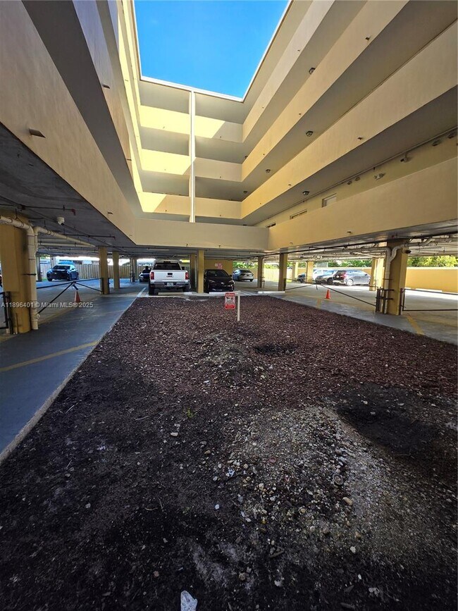 Building Photo - 2647 NW 25th Ave