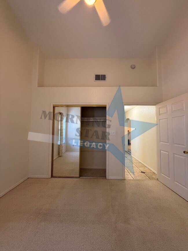 Building Photo - 4 bedroom, 4 bath house - Must see landscaping!