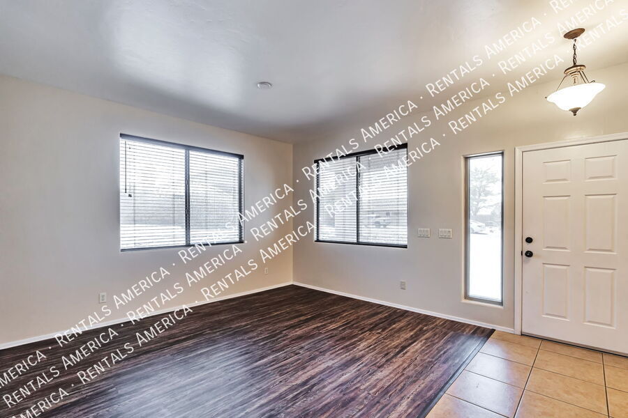 Building Photo - 10813 S Bear Table Tank Dr
