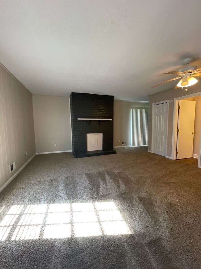 Building Photo - Cape Cod House