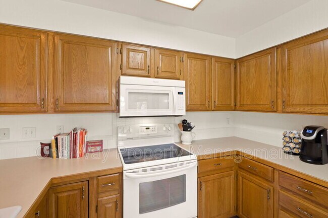 Building Photo - 508 Parkwood Dr