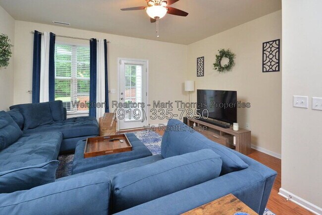 Building Photo - 100 Stratford Lakes Dr