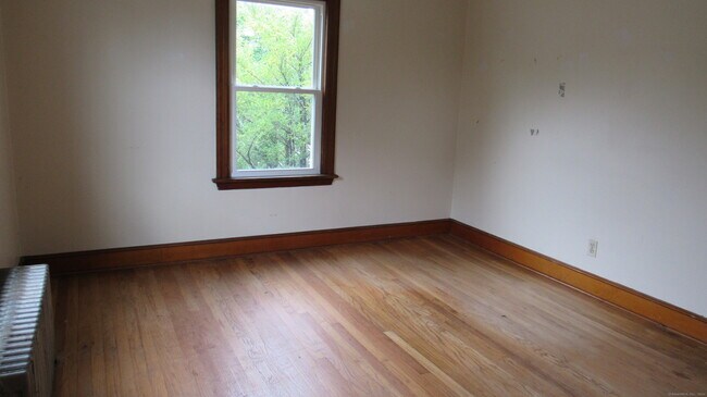 Building Photo - 183 Harwinton Ave