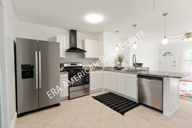 Building Photo - 305 Meggs Dr NE