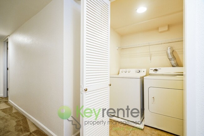 Building Photo - Spacious 4-Bedroom Seattle Home with Bonus...