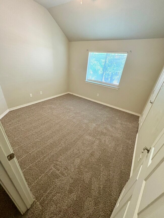 Building Photo - 5908 Parkplace Dr