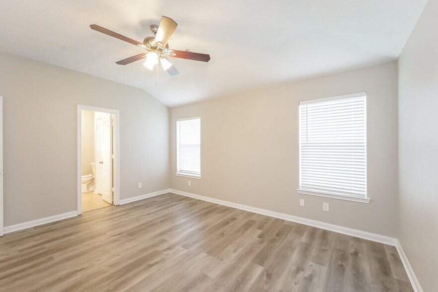 Building Photo - 5103 Santrey Dr