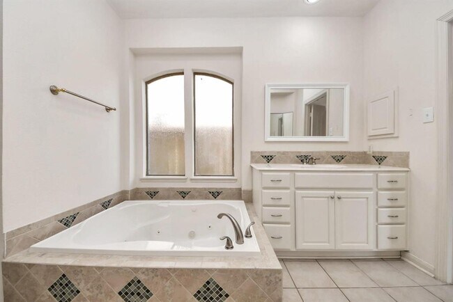 Building Photo - 6423 Middlelake Ct