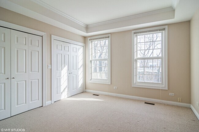 Building Photo - 215 S Evergreen Ave