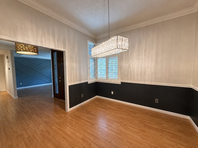 Building Photo - 8036 Glenbar Way