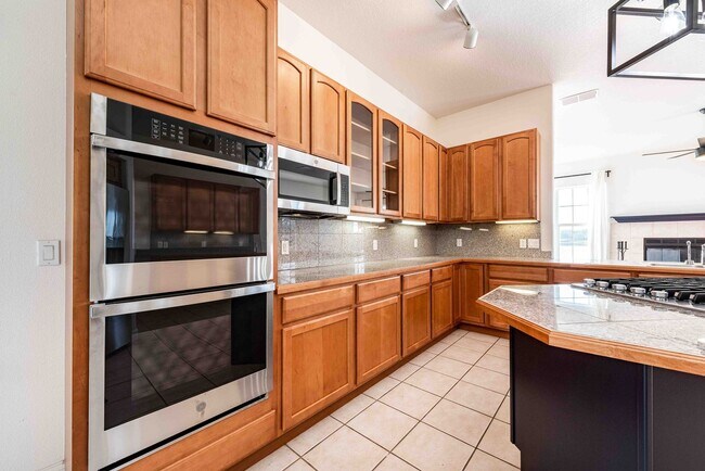 Building Photo - St. Cloud 4 Bedroom, 4 Bathroom Pool Home with Lake View