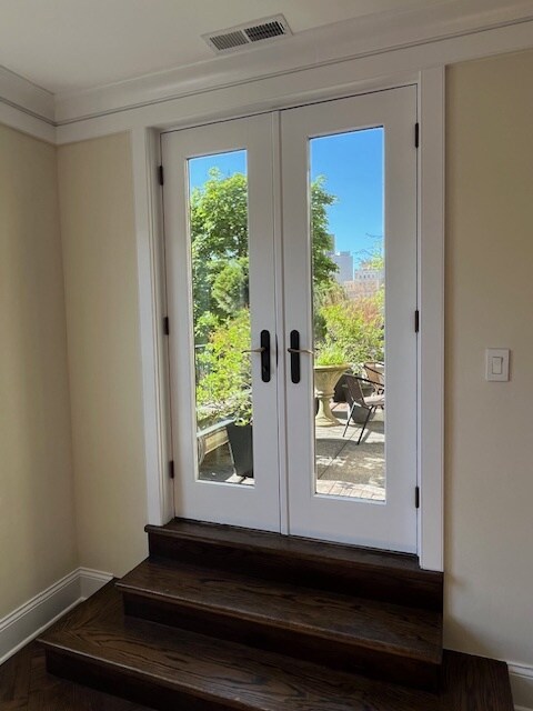 Entry to Private Terrace - 2000 N Lincoln Park W