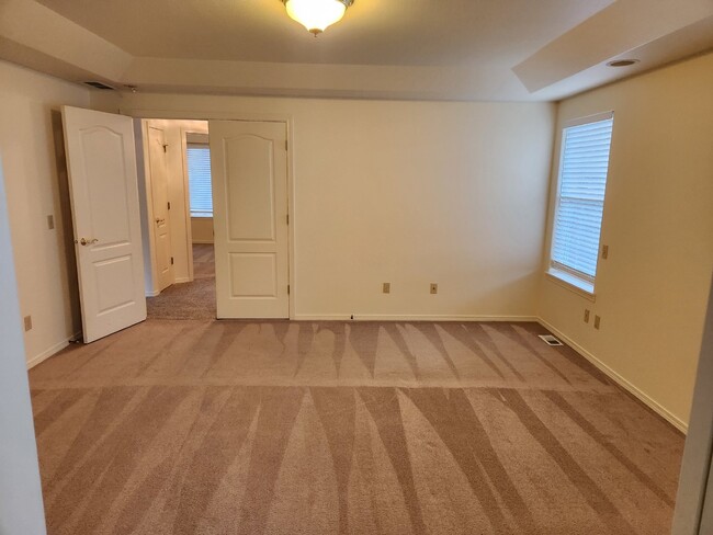 Building Photo - 3 bed 2 bath, close to Carrie Blake Park a...