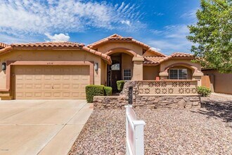 Building Photo - Charming 3BR House in Phoenix