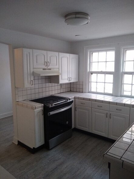 Breakfast Nook behind stove - 310 Sixth Ave