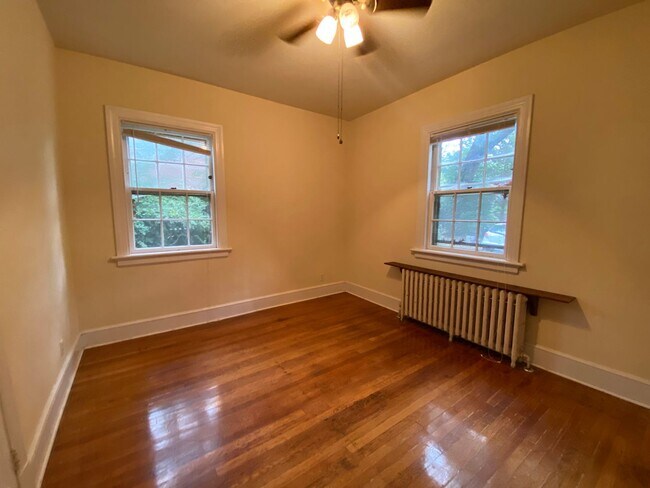 Building Photo - 4304 Bromley Ln