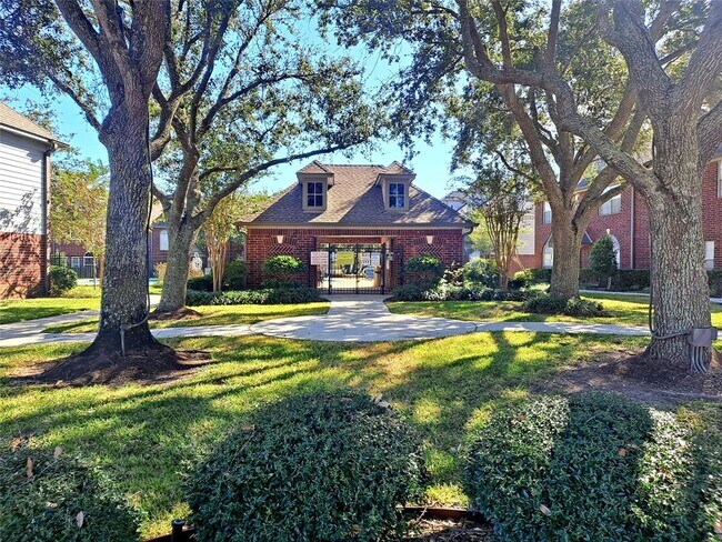 Building Photo - 1365 El Camino Village Dr
