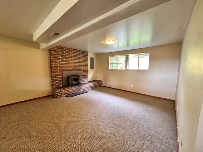 Building Photo - Tradition Kirkland Split Level with Gorgeous Views nestled in the middle of NorKirk