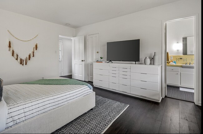 Building Photo - 19471 Rosita St