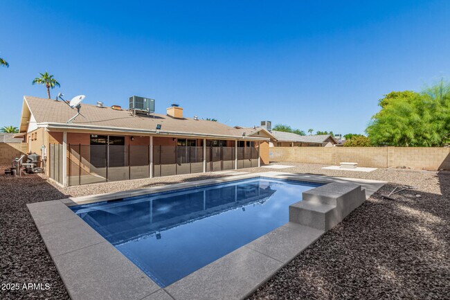 Building Photo - 1845 S Beverly