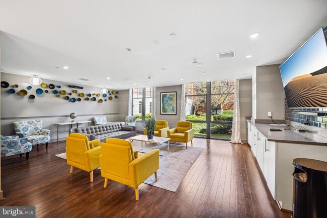 Building Photo - 1021 N Garfield St