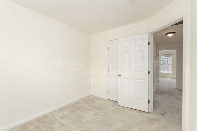 Building Photo - 1030 Harrison Cir