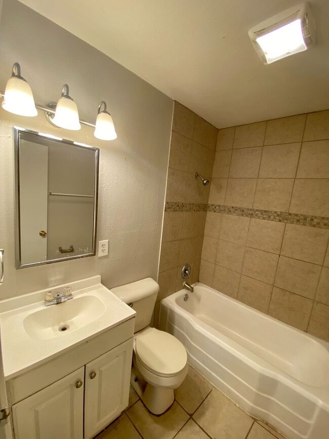 Building Photo - 4613 Belton Ave