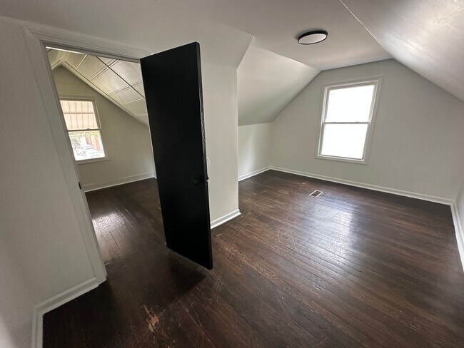 Building Photo - FREE APPLICATION!! Beautiful 4 bedroom hou...