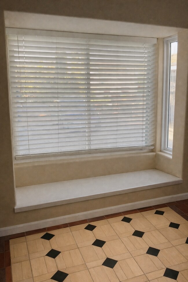 Building Photo - "Charming 3-Bedroom Oasis on Sunset Avenue – 1892 Sq. Ft. of Comfort and Style in Pasadena!"