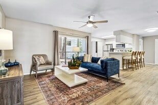 2BD Livingroom / Kitchen