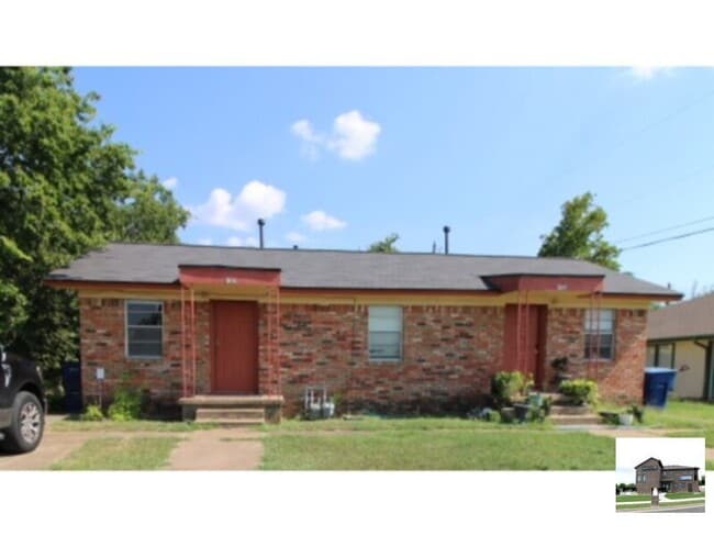 Primary Photo - 806 Hackberry St