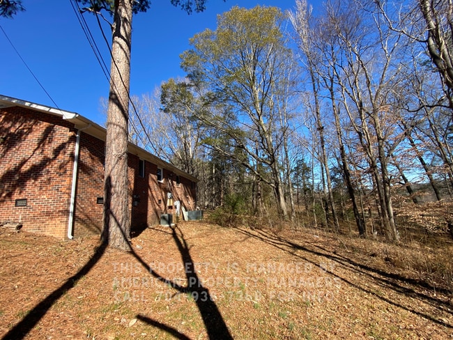 Building Photo - 3818 Vanderburg Dr