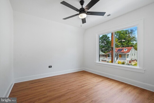 Building Photo - 5309 Chesapeake Rd