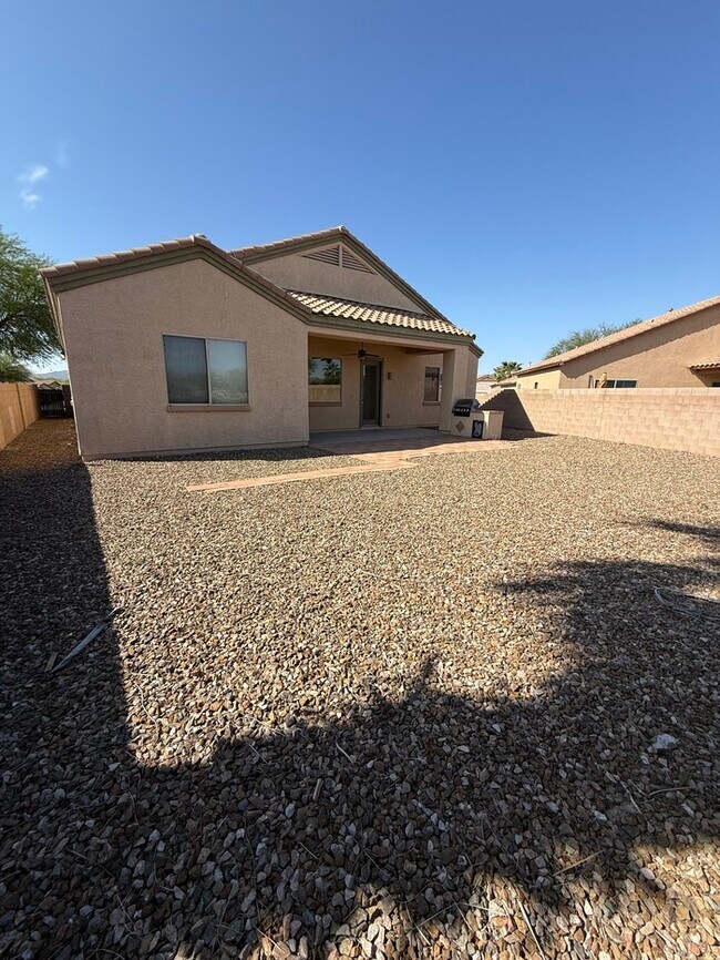 Building Photo - House For Rent