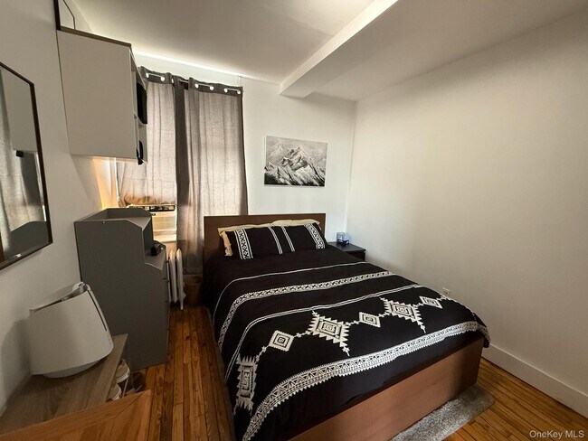 Building Photo - 293 W Shore Rd