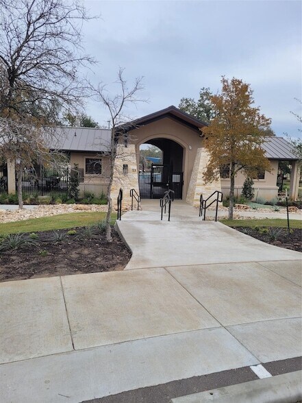Building Photo - 120 Free Stone Dr